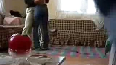 Η βόμβα MILF χτυπιέται από ένα καλά κρεμασμένο καρφί