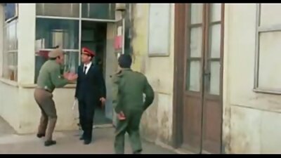 Η κακή μαθήτρια κερδίζει καλούς βαθμούς πιπιλίζοντας και ιππεύοντας το πουλί του δασκάλου