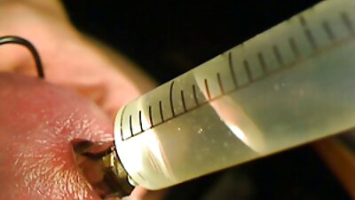 Η καυτή ερασιτέχνης μαγνητοσκοπείται από μια κάμερα ηδονοβλεψίας ενώ λατρεύεται ο κώλος της