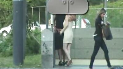 Μια άλλη τσούλα, η Εβελίνα Ντάρλινγκ, κάνει έναν άντρα πορνό να της κάνει σεξ