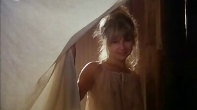 Η κοκκινομάλλα έφηβη την γαμούν χοντροκομμένα στον καναπέ