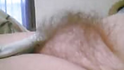 Η Blonde είναι στη μπανιέρα και κάνει ένα σέξι γυμνό μπάνιο μπροστά στην κάμερα