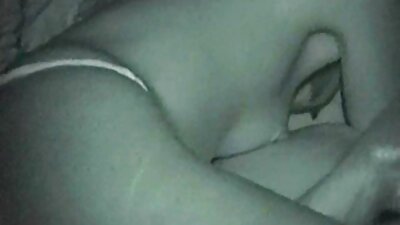 Η μικροκαμωμένη ασιατική πορνόφιλη Ryo Ikushima ρουφάει ένα μεγάλο schlong